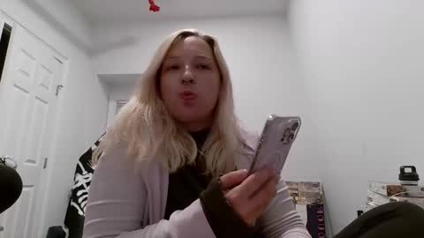 Snapshot of theolivianyx chatting on 11.13.25 Olivia Nyx online show from 11.13.25