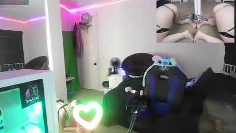 Snapshot of thepluglove chatting on 09.19.25 The Plug Love  Friends online show from 09.19.25