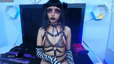 Yue Eclipsa online show from 12.15.24