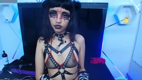 Yue Eclipsa online show from 12.15.24