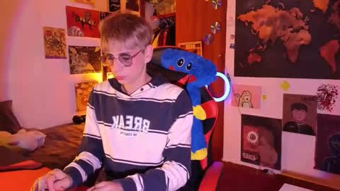 Matt independent model  online show from 04.30.26