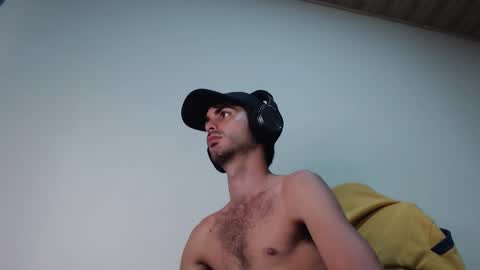 Santiago Enrique online show from 03.04.26