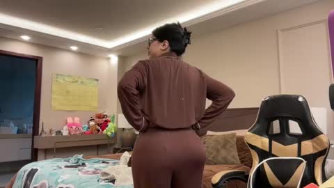 Snapshot of therealcamilabaddie chatting on 09.26.25 therealcamilabaddie online show from 09.26.25