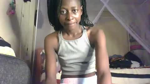 Snapshot of therry_heart chatting on 05.14.26 hearty online show from 05.14.26