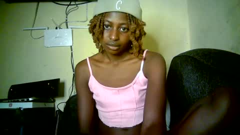 Snapshot of therry_heart chatting on 06.18.26 hearty online show from 06.18.26