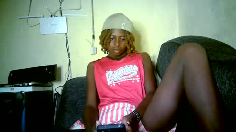 Snapshot of therry_heart chatting on 06.18.26 hearty online show from 06.18.26