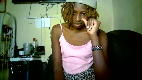 Snapshot of therry_heart chatting on 06.20.26 hearty online show from 06.20.26