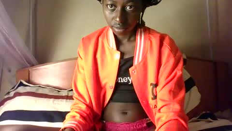 Snapshot of therry_heart chatting on 07.16.26 hearty online show from 07.16.26