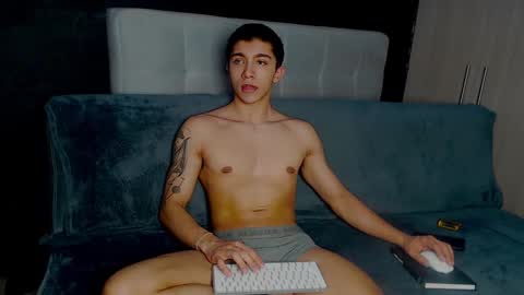 Snapshot of thesaint_xxx chatting on 09.09.25 thesaint_xxx online show from 09.09.25