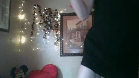 Snapshot of thesillymillie chatting on 10.07.25 sillymillie0 online show from 10.07.25