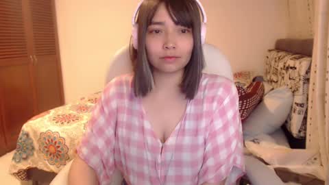 Snapshot of thetalkingbutt chatting on 02.12.25 Mai online show from 02.12.25