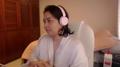 Snapshot of thetalkingbutt chatting on 06.08.26 Mai online show from 06.08.26
