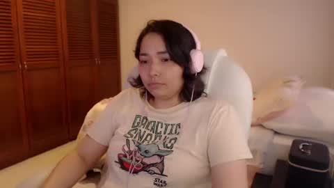 Snapshot of thetalkingbutt chatting on 06.16.26 Mai online show from 06.16.26