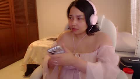 Snapshot of thetalkingbutt chatting on 07.07.26 Mai online show from 07.07.26