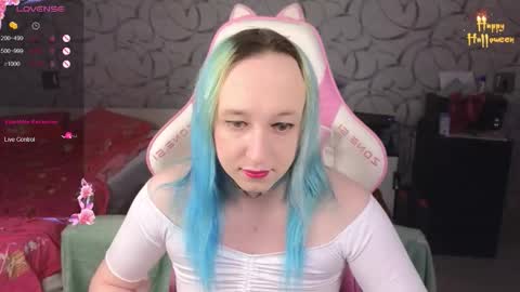 Snapshot of thetrixy chatting on 11.05.25 The Great And Powerful Trixie online show from 11.05.25