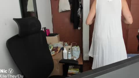 Nicole online show from 04.22.26