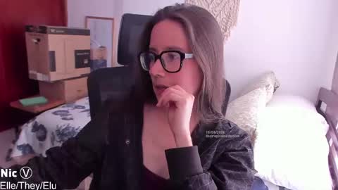 Snapshot of thetropicalseduction chatting on 06.15.26 Nicole online show from 06.15.26