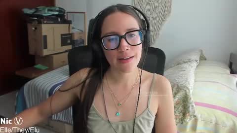 Snapshot of thetropicalseduction chatting on 07.06.26 Nicole online show from 07.06.26