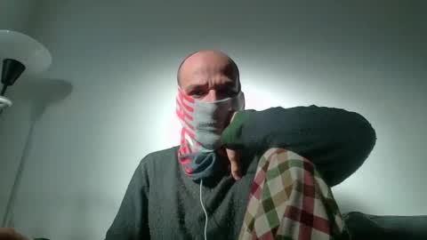 Snapshot of thetubedscarfguy chatting on 03.12.25 Scarf guy online show from 03.12.25