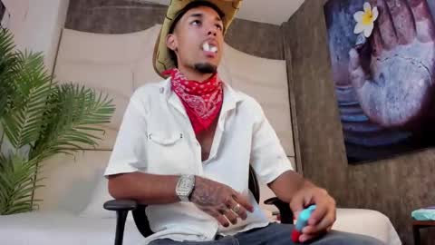 Snapshot of thiagoferreti_ chatting on 10.28.25 ThiagoFerreti online show from 10.28.25