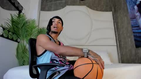 Snapshot of thiagoferreti_ chatting on 10.29.25 ThiagoFerreti online show from 10.29.25