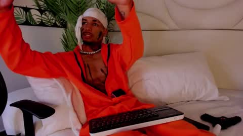 Snapshot of thiagoferreti_ chatting on 10.31.25 ThiagoFerreti online show from 10.31.25