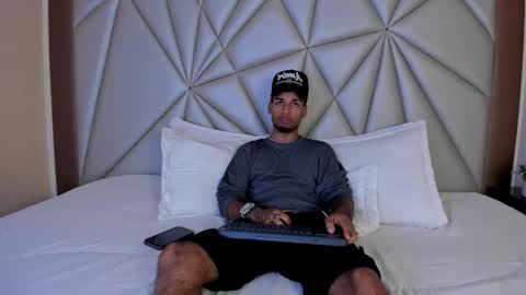 Snapshot of thiagoferreti_ chatting on 11.03.25 ThiagoFerreti online show from 11.03.25