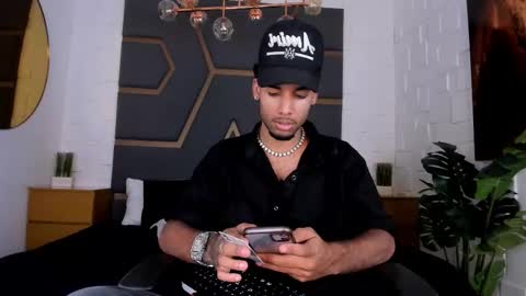 Snapshot of thiagoferreti_ chatting on 11.04.25 ThiagoFerreti online show from 11.04.25