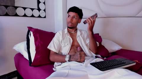 Snapshot of thiagoferreti_ chatting on 11.10.25 ThiagoFerreti online show from 11.10.25