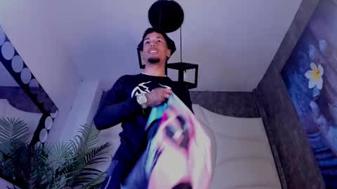 Snapshot of thiagoferreti_ chatting on 11.11.25 ThiagoFerreti online show from 11.11.25