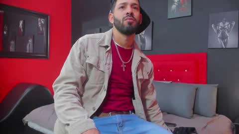 Thia Gomez online show from 10.03.25