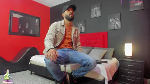 Thia Gomez online show from 12.03.25