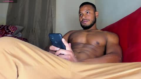 Snapshot of thiagosantos_ chatting on 10.27.25 Thiago Instagram online show from 10.27.25