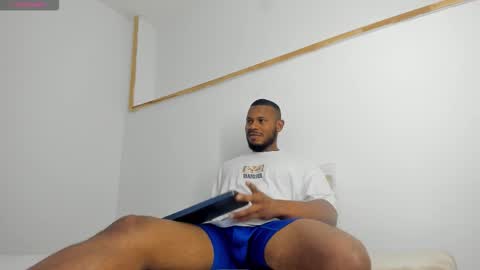 Snapshot of thiagosantos_ chatting on 11.20.25 Thiago Instagram online show from 11.20.25