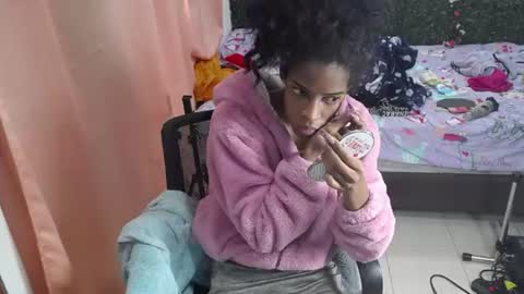 Snapshot of thiana_horny chatting on 06.13.26 thiana_horny online show from 06.13.26