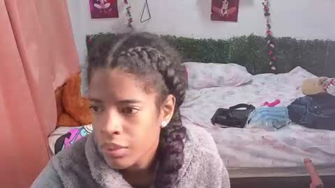 Snapshot of thiana_horny chatting on 07.02.26 thiana_horny online show from 07.02.26