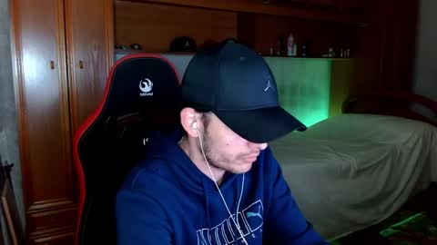 Snapshot of thick_and_big_cock chatting on 04.24.26 Latino 8.5 inches online show from 04.24.26