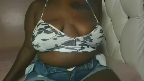 Snapshot of thick_godess chatting on 10.15.25 thick_godess online show from 10.15.25