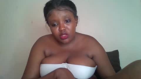 Snapshot of thickianababe chatting on 01.25.25 thickianababe online show from 01.25.25