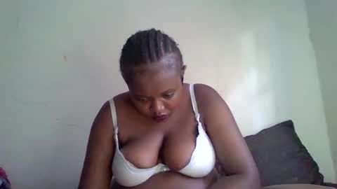 Snapshot of thickianababe chatting on 02.08.25 thickianababe online show from 02.08.25