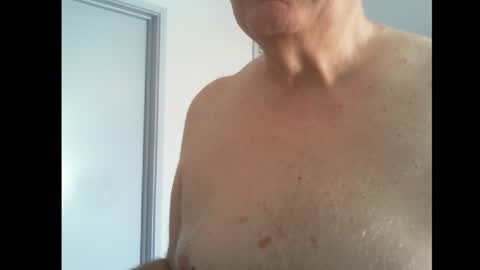 Snapshot of thickmelnik chatting on 01.16.25 James online show from 01.16.25