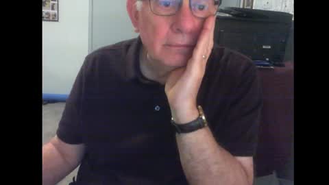 Snapshot of thickmelnik chatting on 01.22.25 James online show from 01.22.25