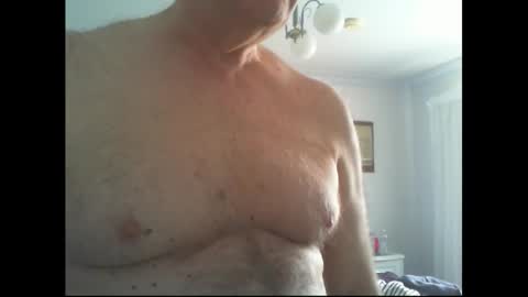 Snapshot of thickmelnik chatting on 09.27.25 James online show from 09.27.25