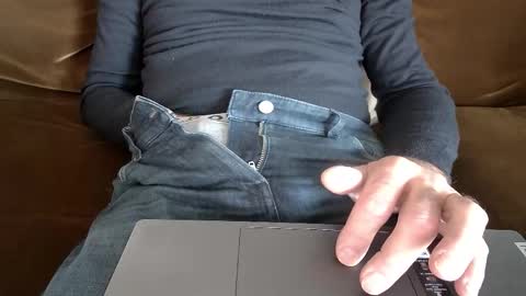 Snapshot of thickrum chatting on 01.16.26 Thickru online show from 01.16.26