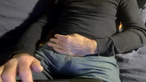 Snapshot of thickrum chatting on 02.19.26 Thickru online show from 02.19.26