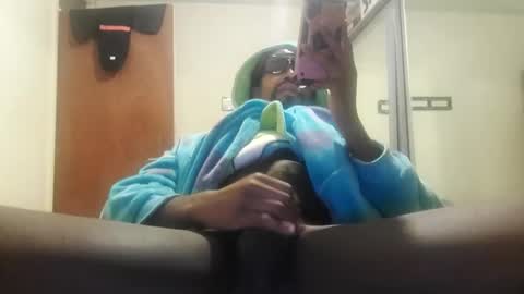 Snapshot of thickwilly25 chatting on 12.14.25 ThickWilly online show from 12.14.25