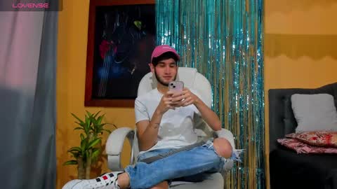 Snapshot of thiiago_tay chatting on 12.08.24 Thiiago online show from 12.08.24