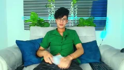 Snapshot of thiiagosaeenz chatting on 02.05.26 Thiago Saenzz online show from 02.05.26