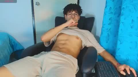 Snapshot of thiiagosaeenz chatting on 06.24.26 Thiago Saenzz online show from 06.24.26