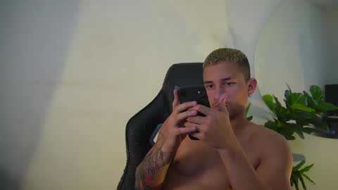 thin_tommy11 online show from 04.10.26